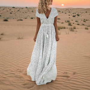 Vestido boêmio de bolinhas para praia e férias